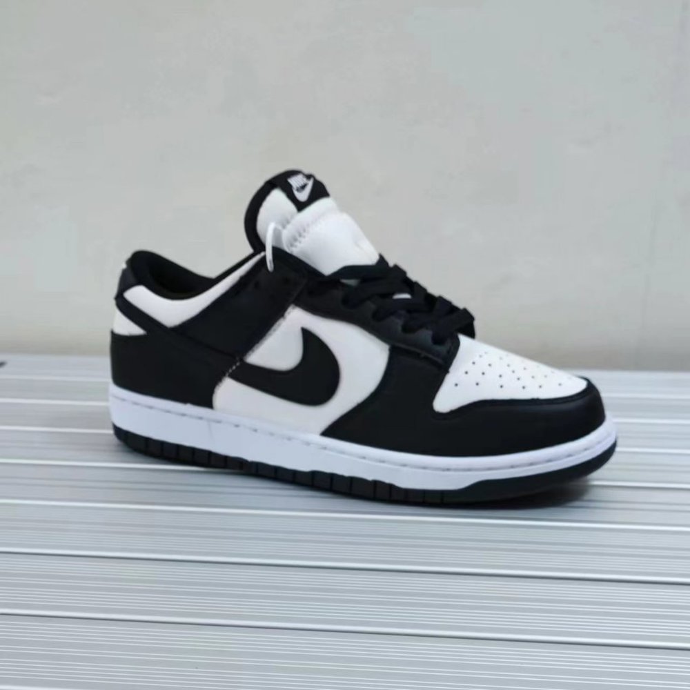 ๐ Nike Dunk Low Panda - Picture 1 of 5